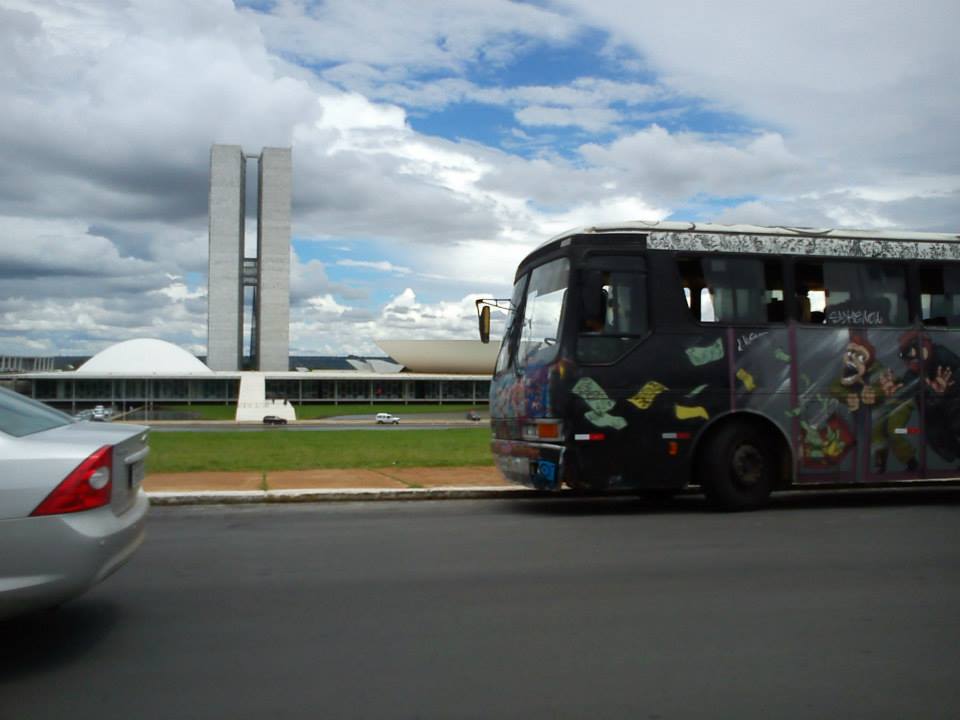 Ônibus Hacker na frente da câmara dos deputados, foto: Lucílio